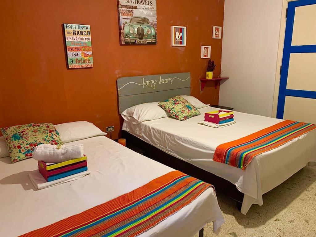 كالي The Pelican Larry Hostel المظهر الخارجي الصورة