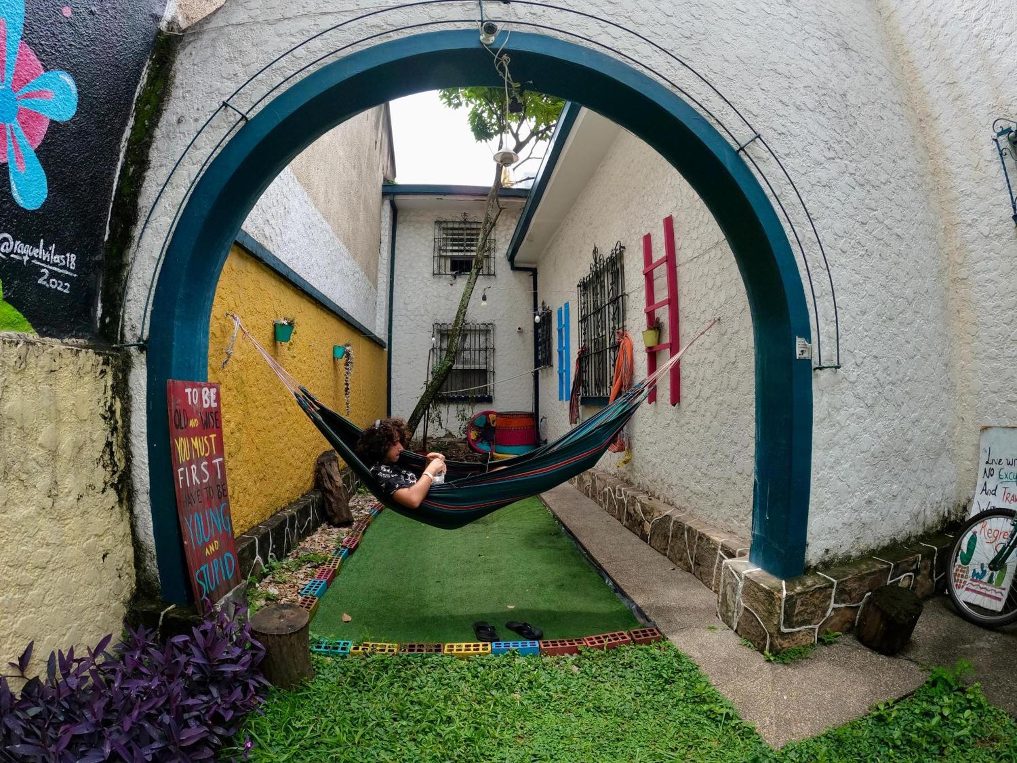 The Pelican Larry Hostel كالي المظهر الخارجي الصورة