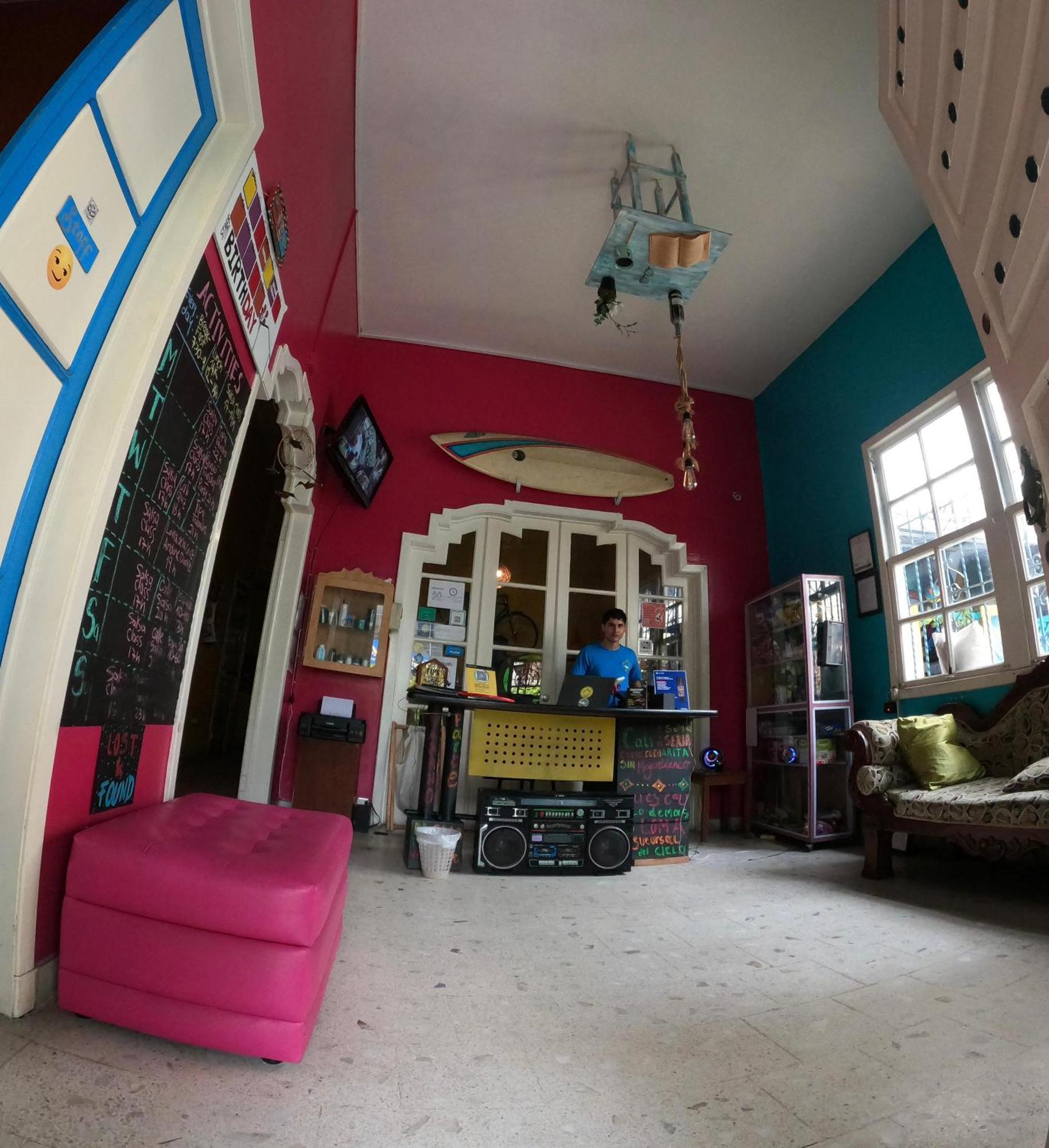 The Pelican Larry Hostel كالي المظهر الخارجي الصورة