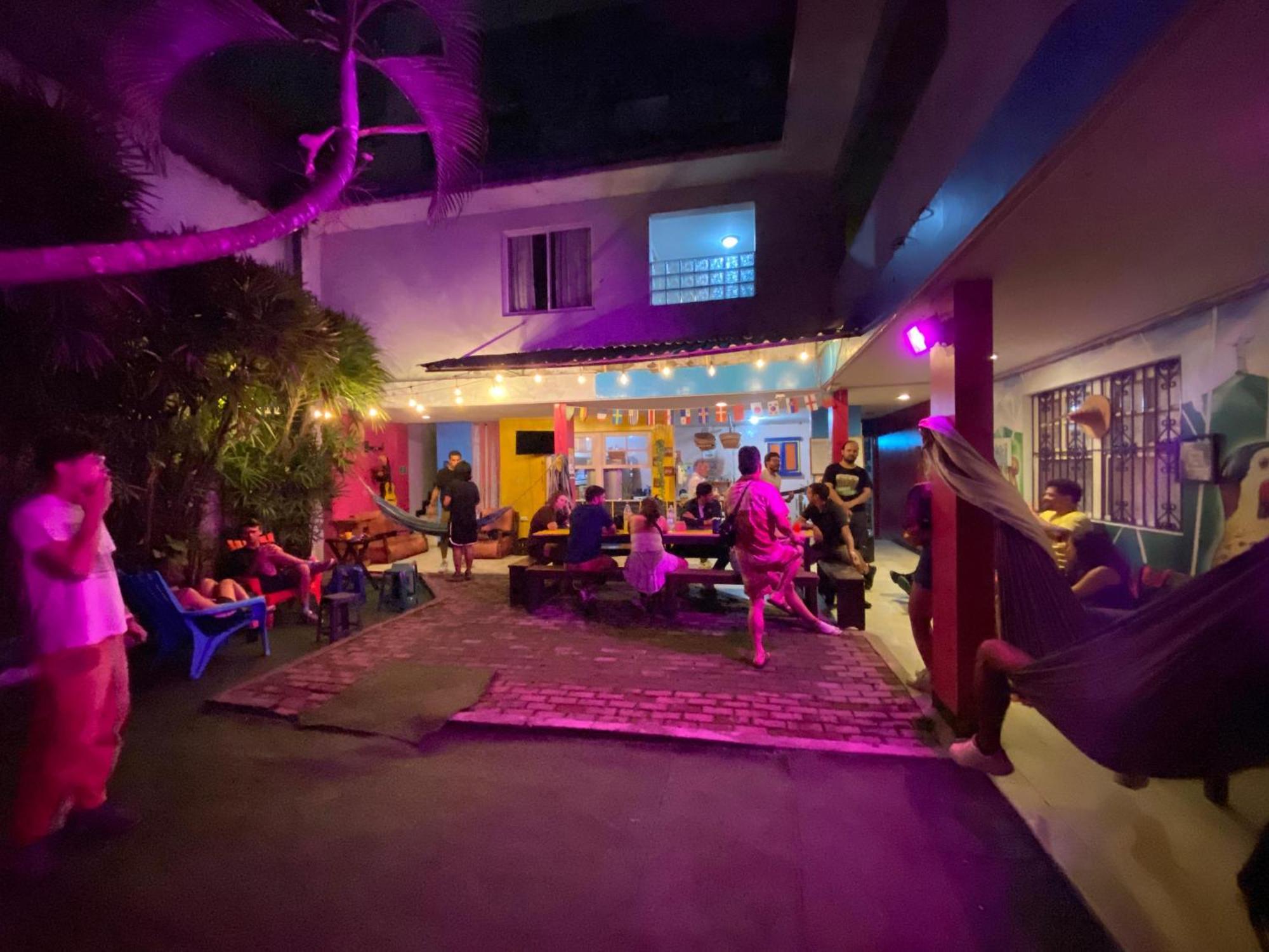 The Pelican Larry Hostel كالي المظهر الخارجي الصورة